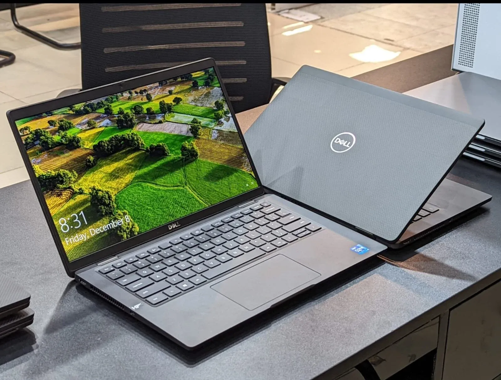 Dell Latitude Dell Latitude 7420 - View 2